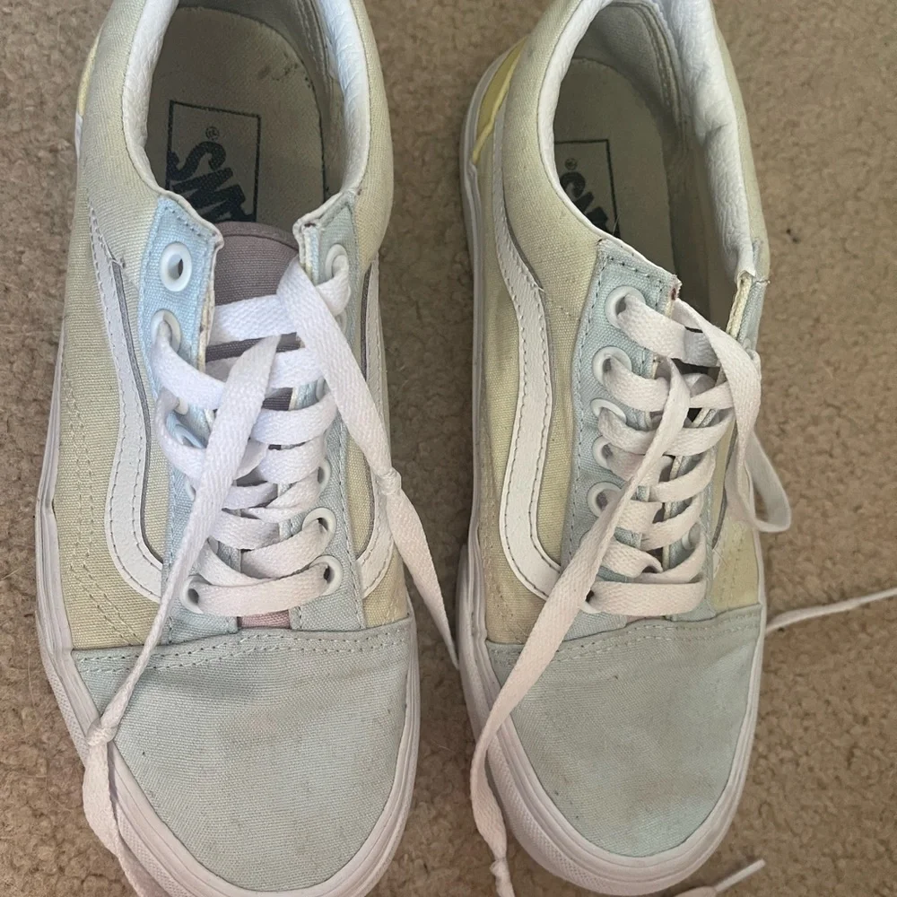 Vans - Picture 3 of 5